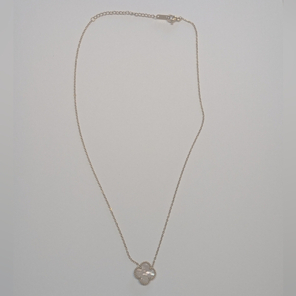 Unknown Jewelry - Clover Necklace